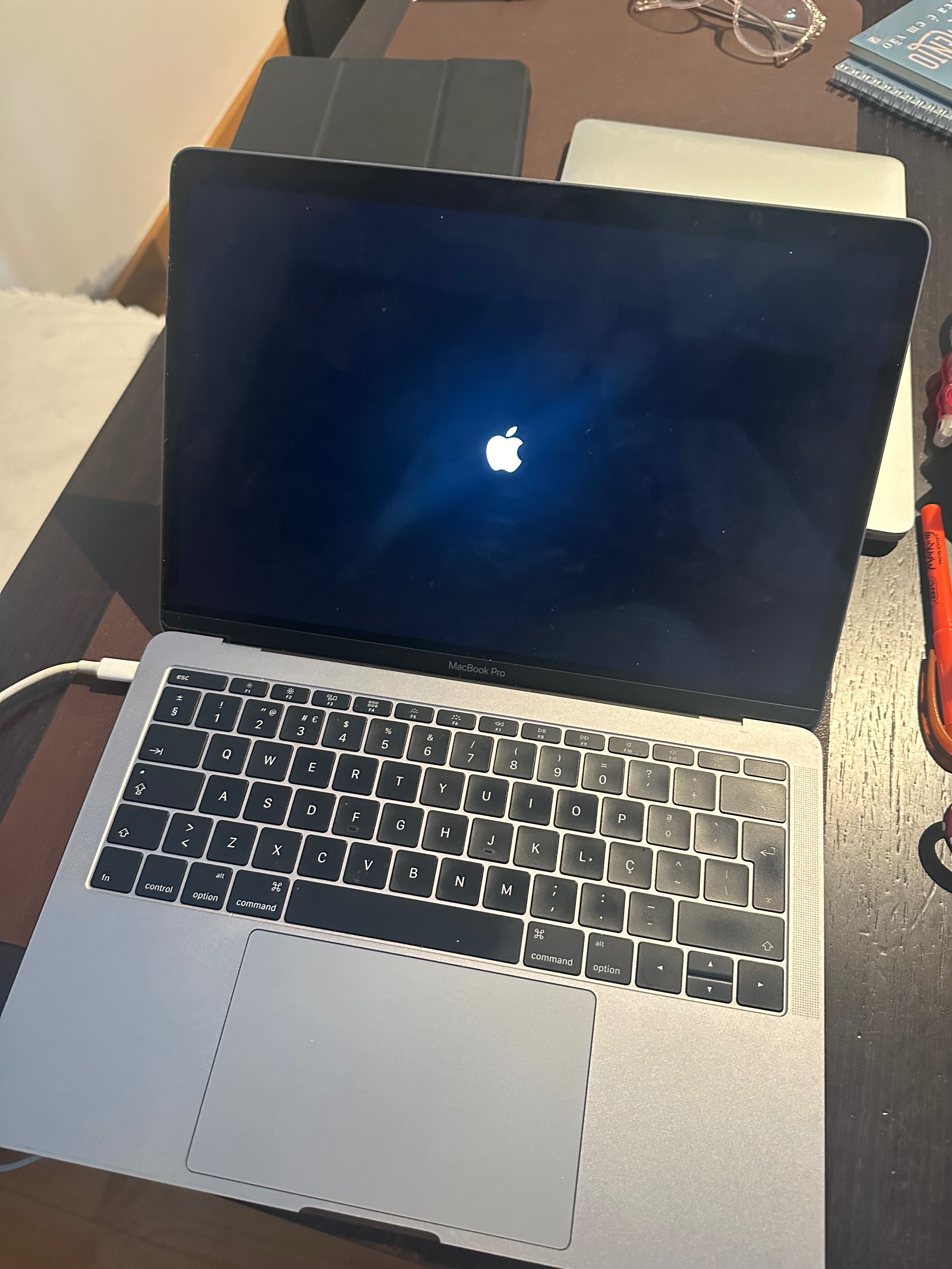 MacBook Pro 13’’ 2017 para peças ou reparo – 8GB RAM, 128GB SSD