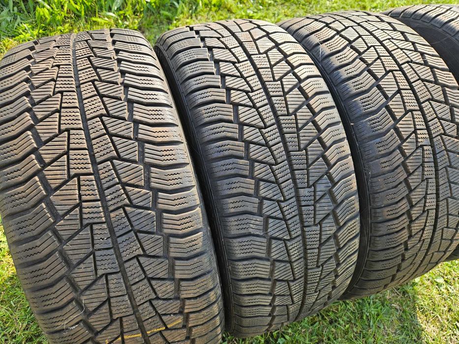 Opony zimowe 225/45 r18 / super stan / zima