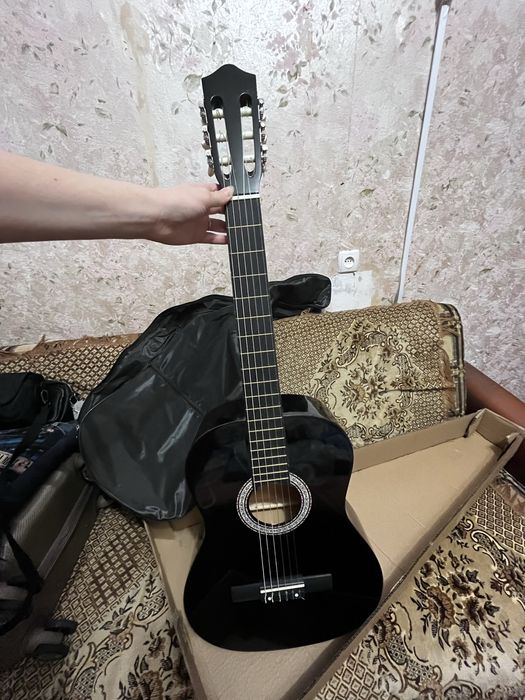 Класична гітара 4/4 + подаруночки