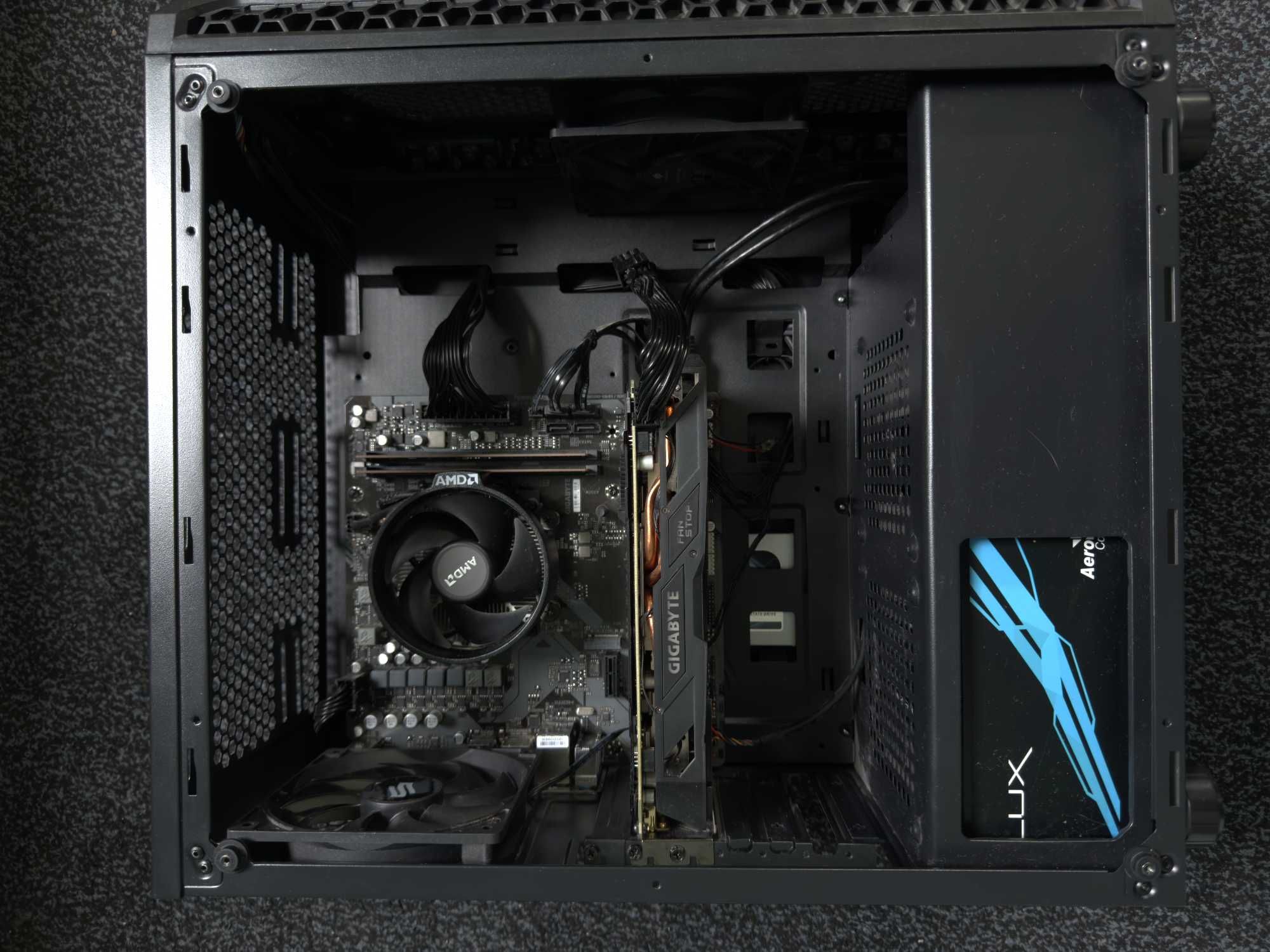 PC Ryzen 7 8700F, Radeon RX570, 32GB RAM, 1250GB Pamięci, Win11