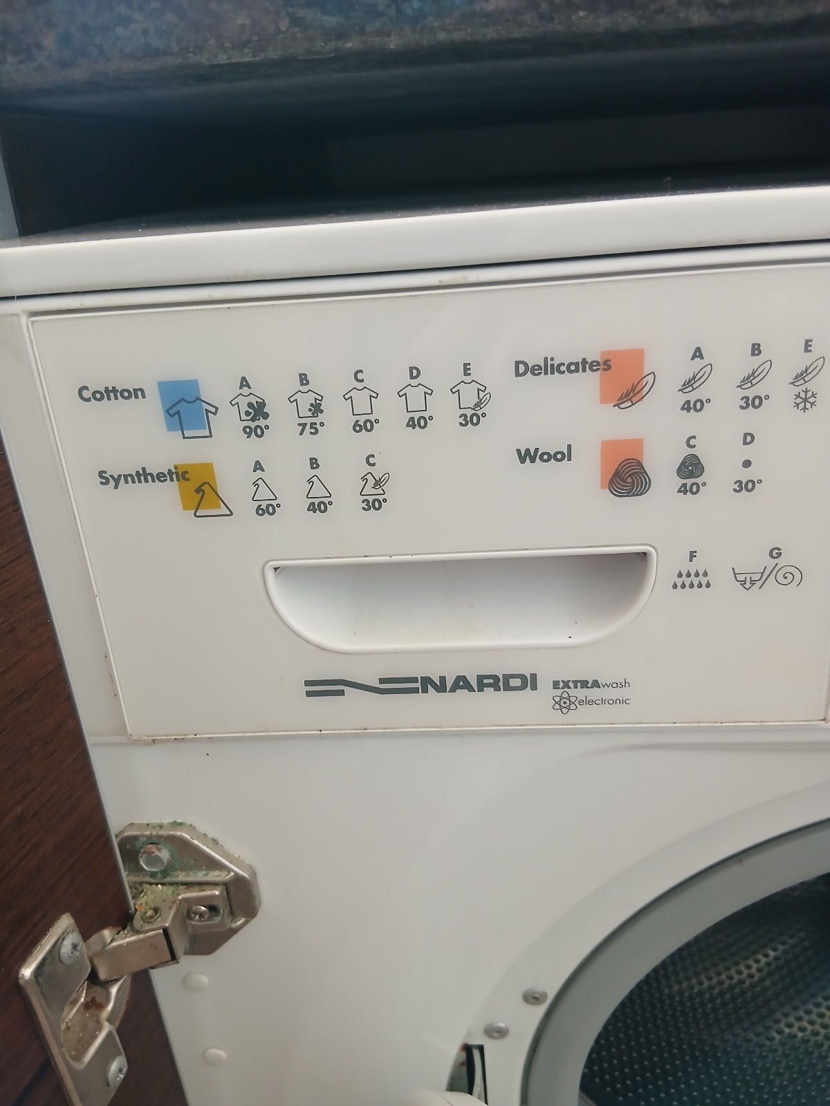 Máquina de lavar e secar roupa