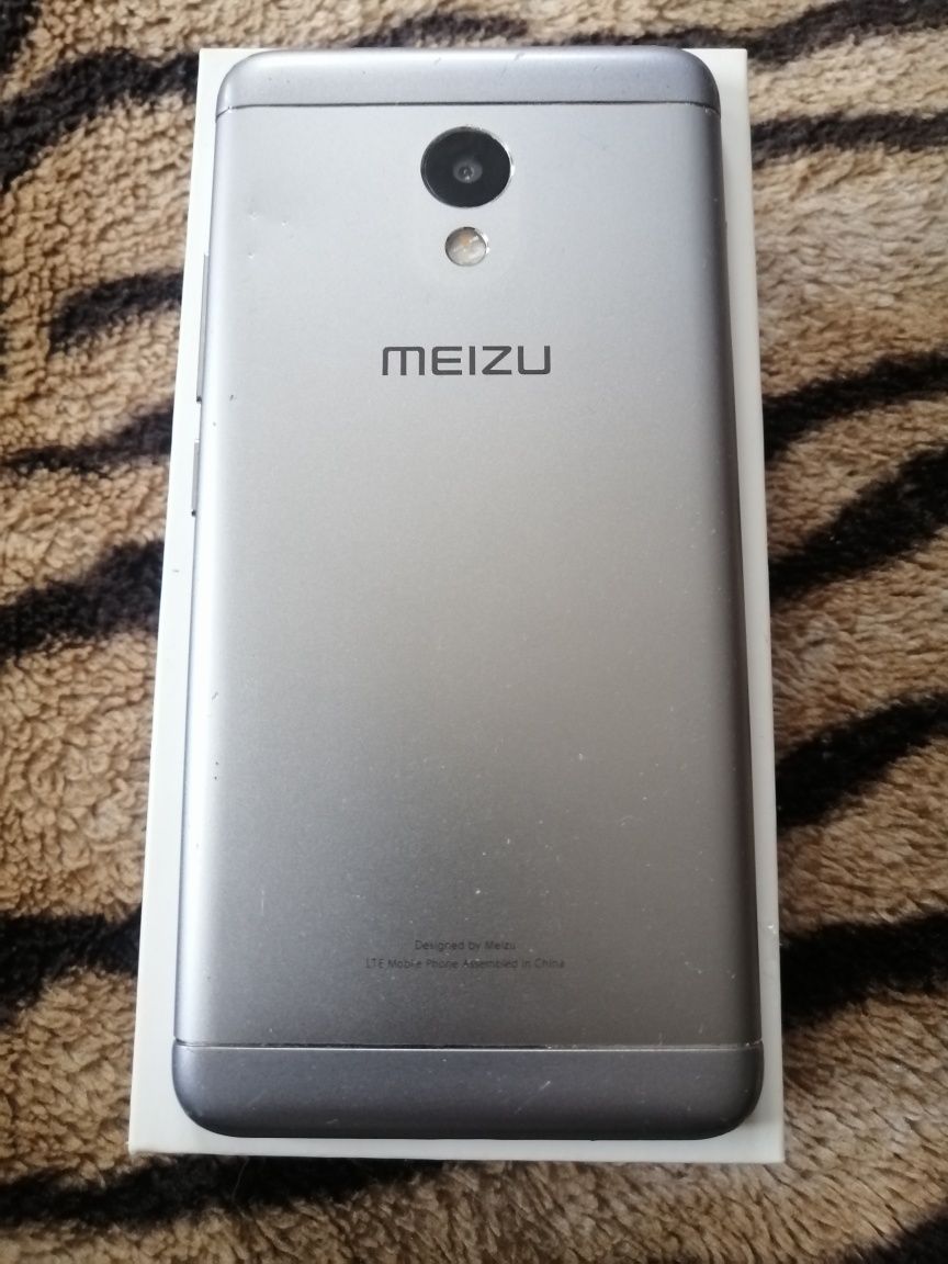 Смартфон Meizu m3s.