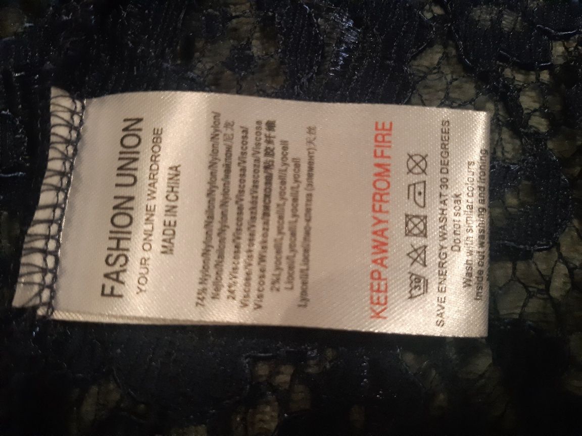 Koronkowa bluzka ze stójką