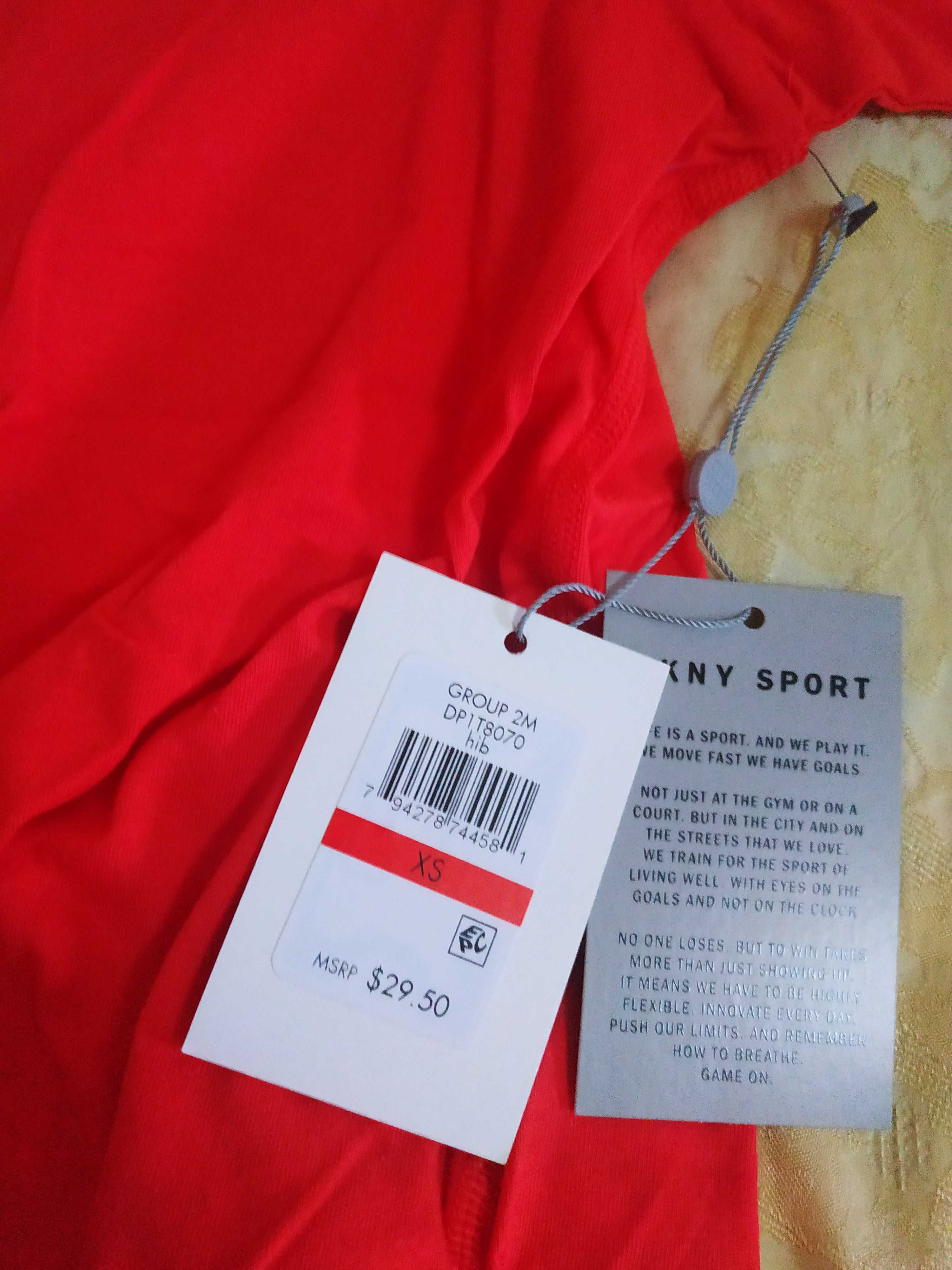 Костюм яркий брендовый для занятия спортом-лосины+футболка DKNY