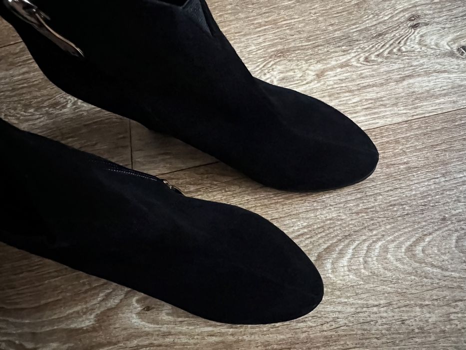 Ботінки на каблуку, натуральний замш