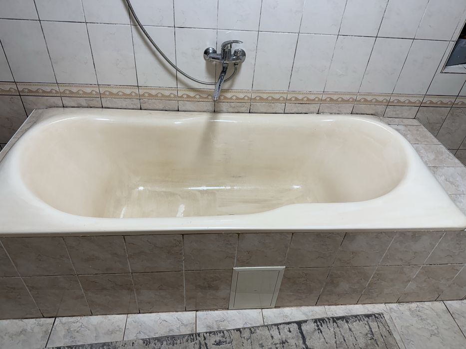 Продам у ванну кімнату корито, унитаз,раковину.