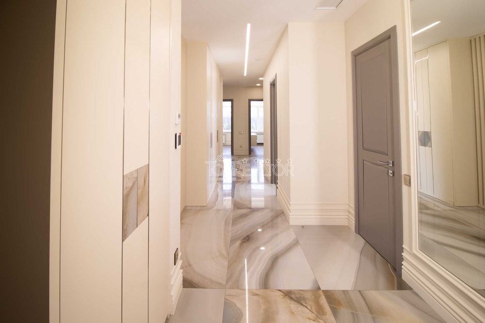 У продажі сучасний будинок с басейном в селищі Лісне! Без комісії!