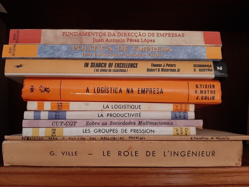 Lote de livros de Gestão e Logística