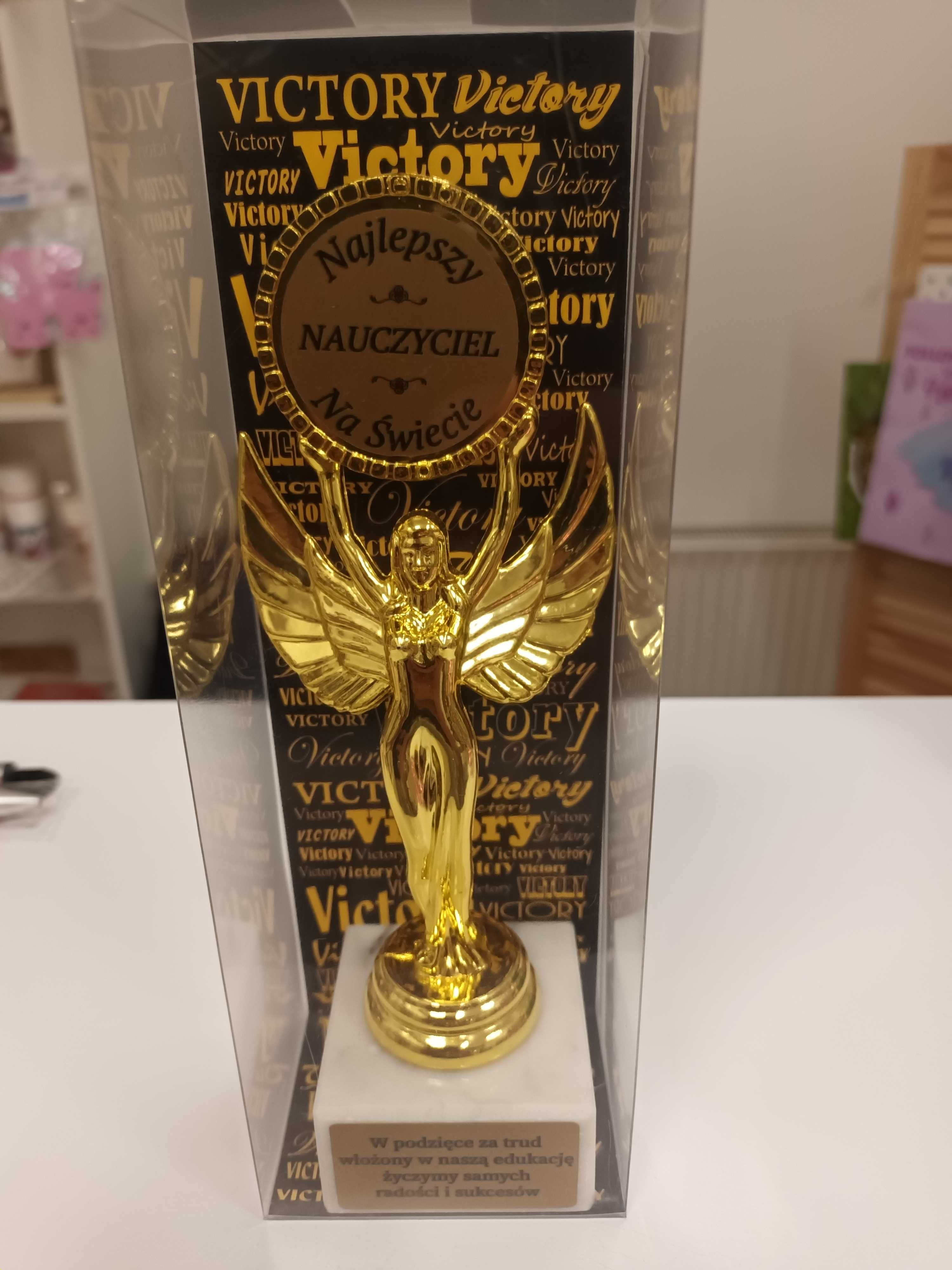 STATUETKA dla najlepszego nauczyciela - SUPER !