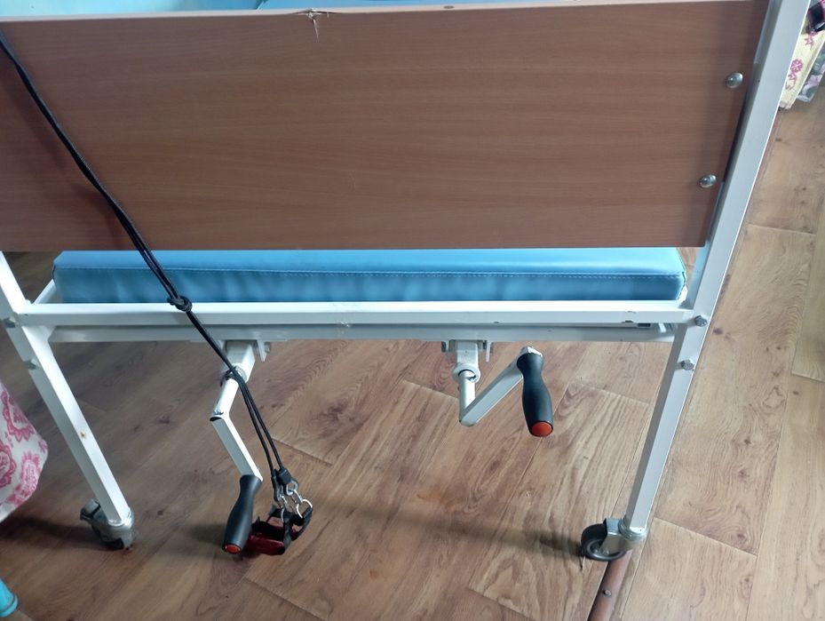 Медичне ліжко з головним та ножним підйомом+ матрас