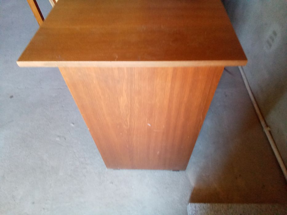 Продам советские 2стола и книжную полку