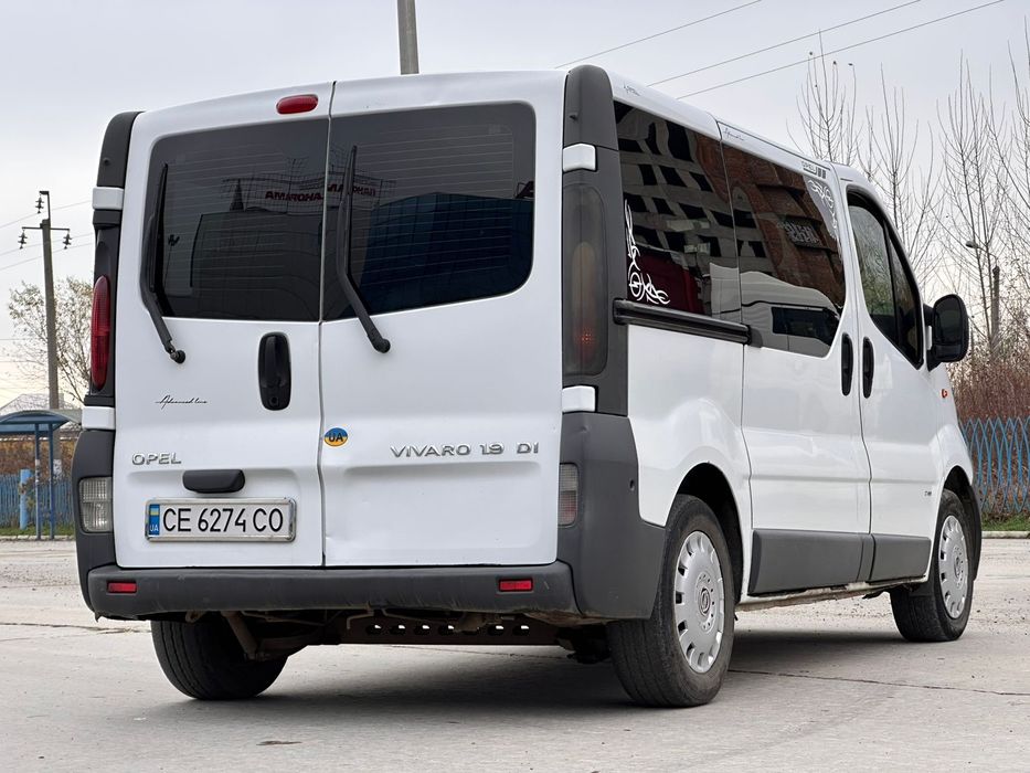 Opel Vivaro 9 місць