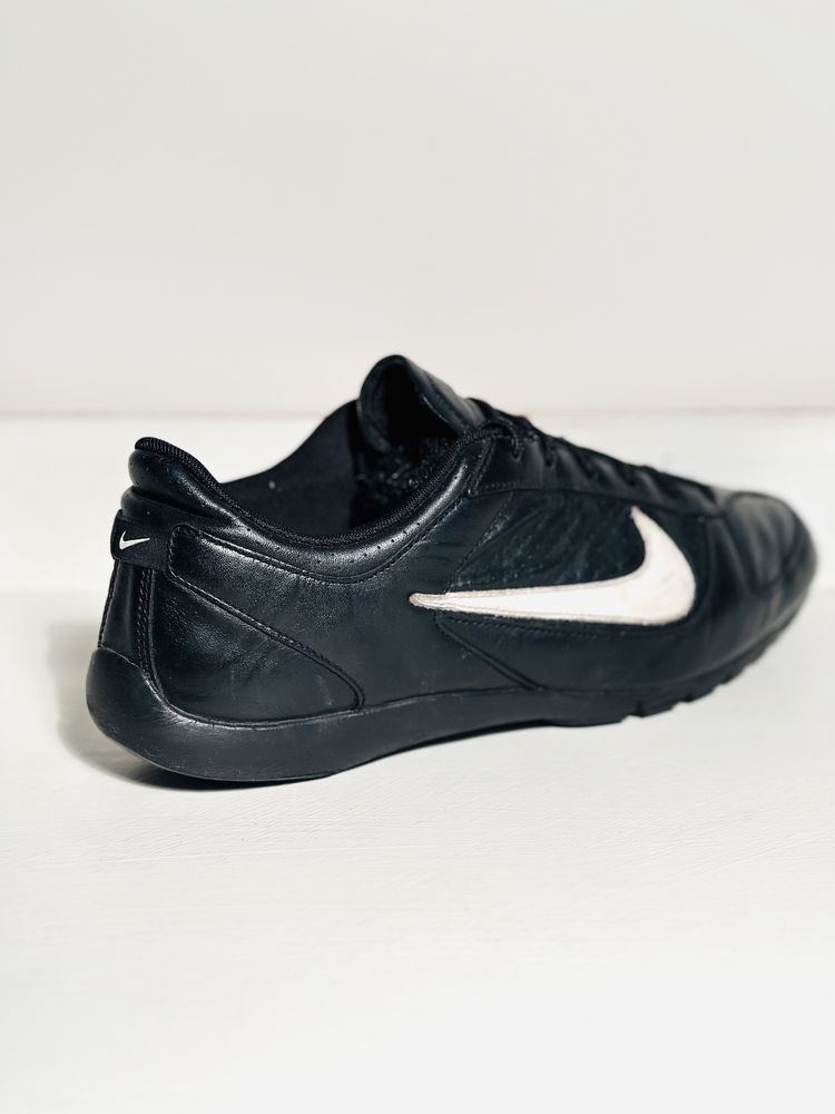 Czarne skórzane buty sportowe Nike 38