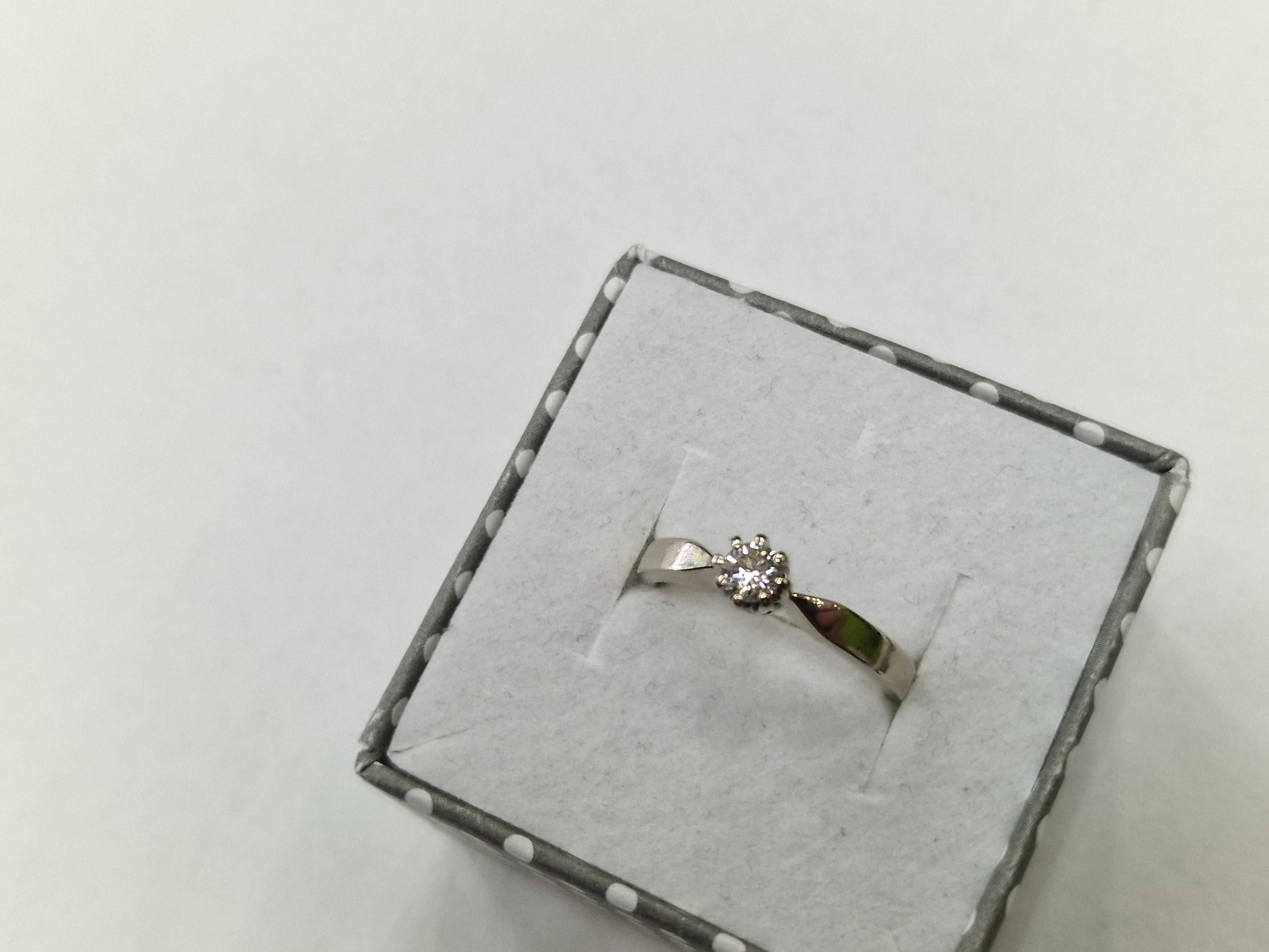 0.17 CT! Złoty pierścionek/ 585/ 2.30 gram/ R8/ DIA/ Certyfikat