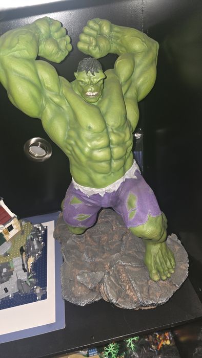 Hulk Statue by Sideshow