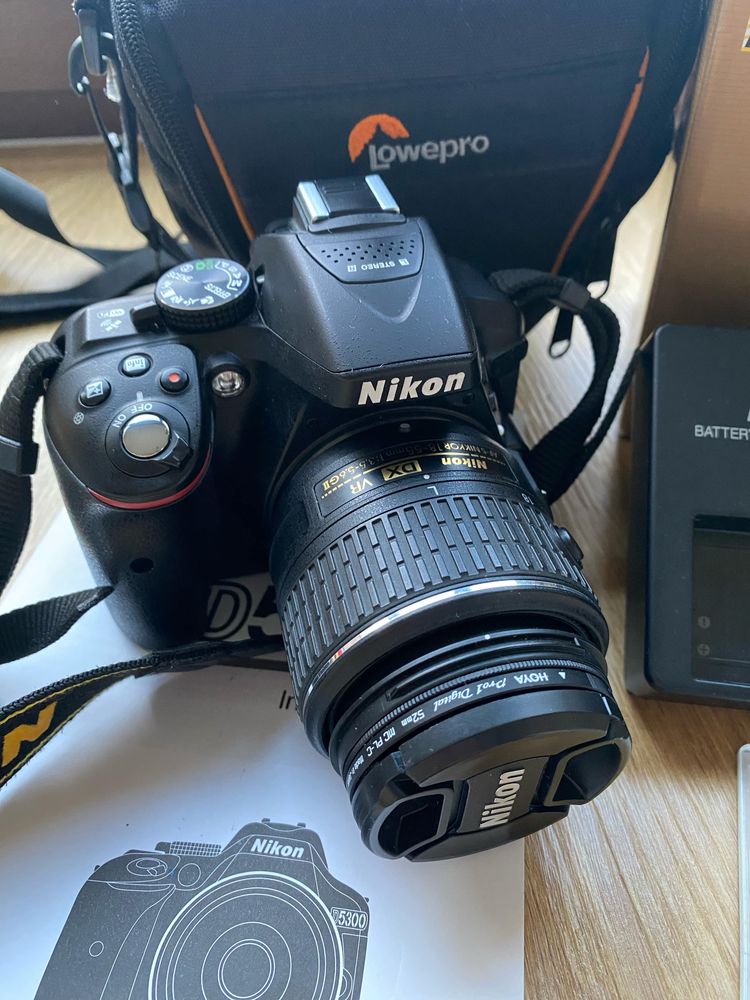 Aparat Nikon D5300 + 18-55 mm Nikkor II gen + 35 mm AF-S Nikkor 1.8G