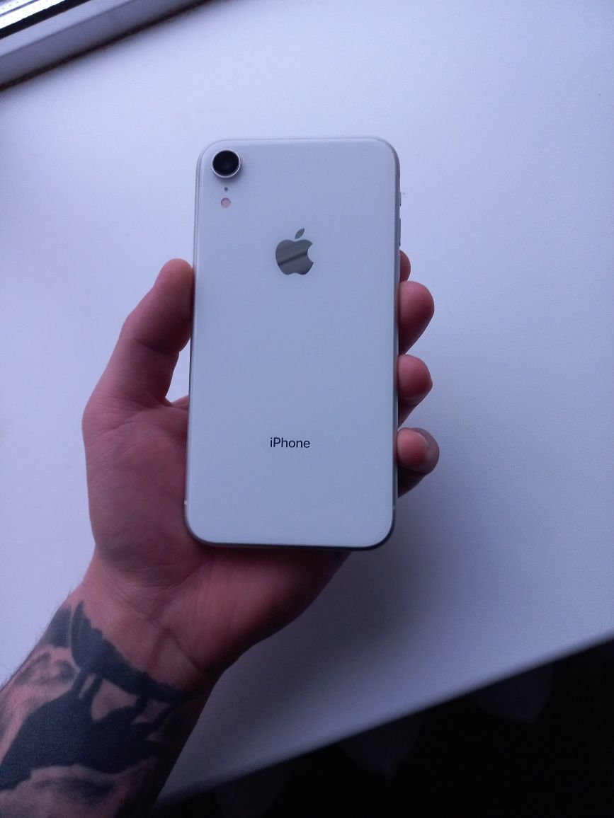 iPhone Xr 64 в білому кольорі