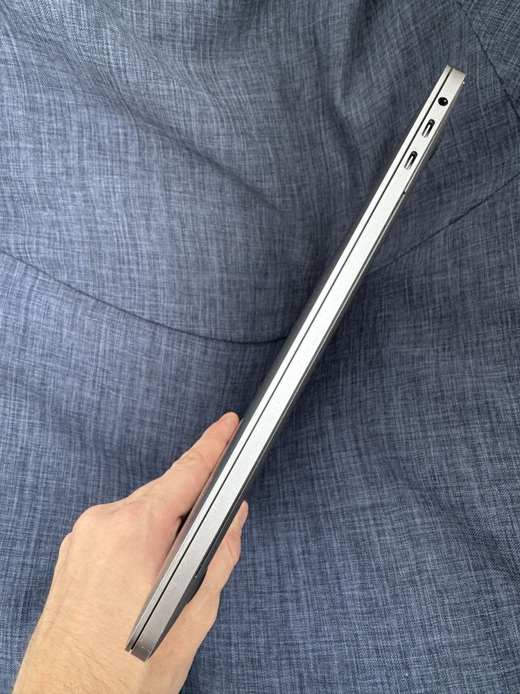 Macbook pro 15 2018 i9 2.9/ 16gb / 2000gb/ Radeon Pro 560x 4GB 93%