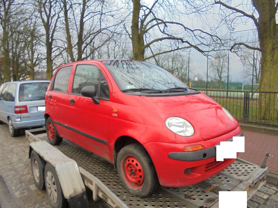 daewo matiz kolor czerwony przeznaczony na części