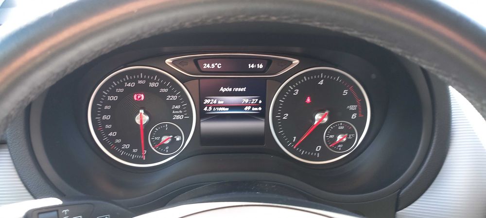 Mercedes B180 d style ipecável  em estado novo.