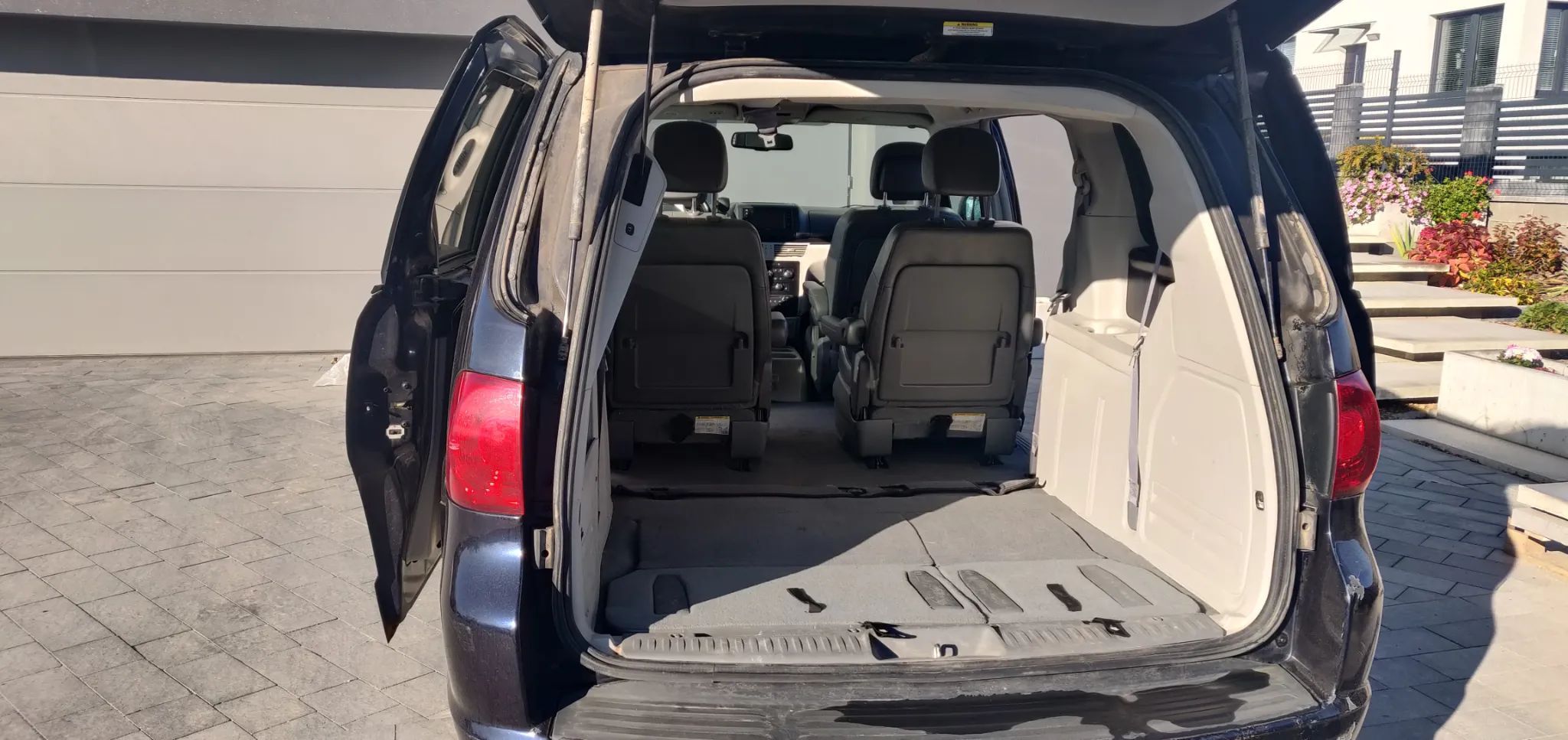 Volkswagen Routan VW Routan(Town & Country model bliźniaczy); automat; 7os.; benzyna+LPG