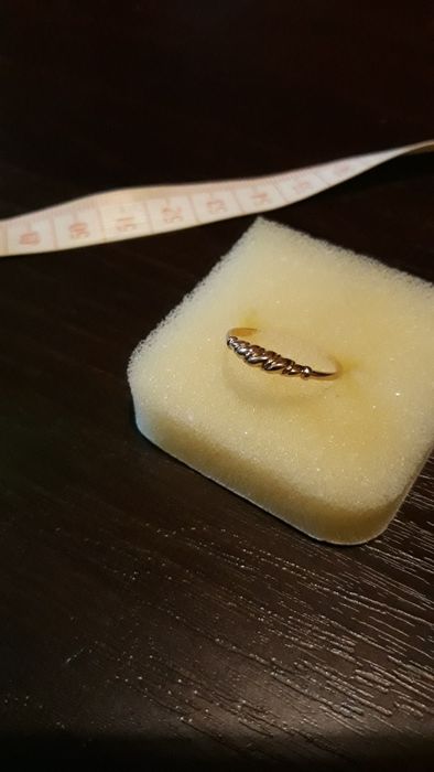 Sprzedam zloty pierścionek damski