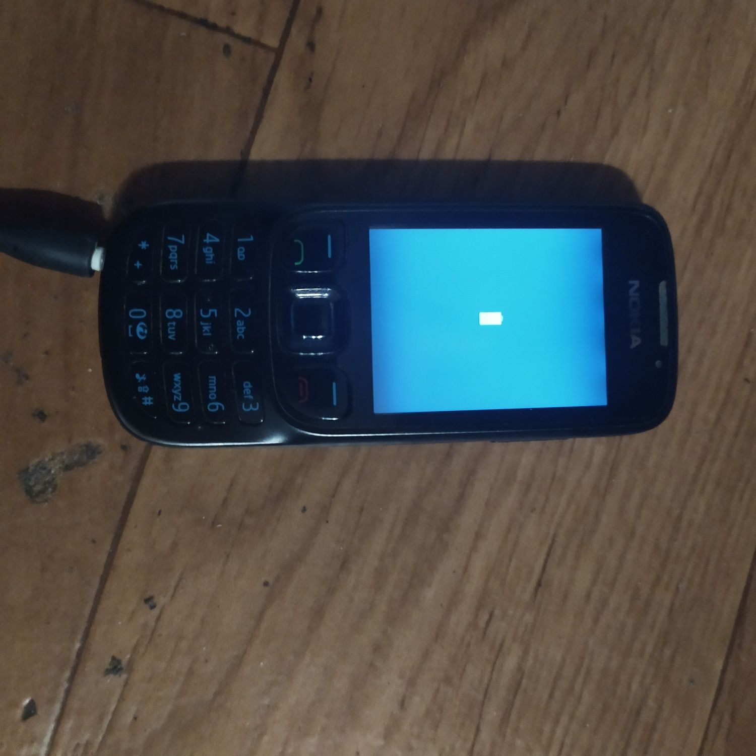 Nokia 6303C z ładowarką