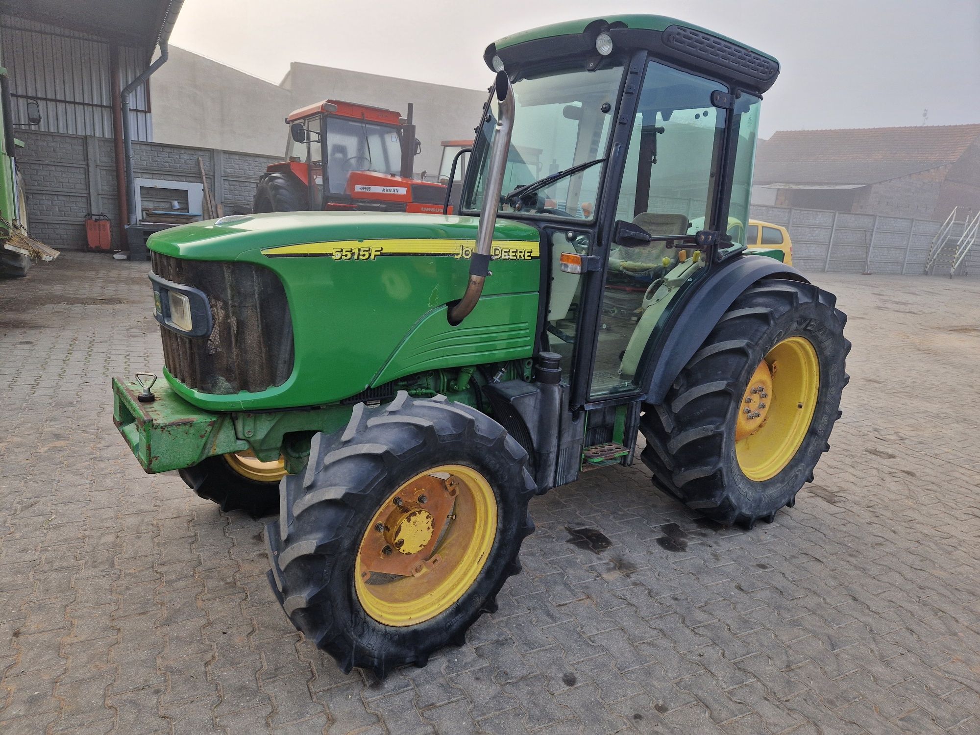 John Deere sadowniczy 5515F