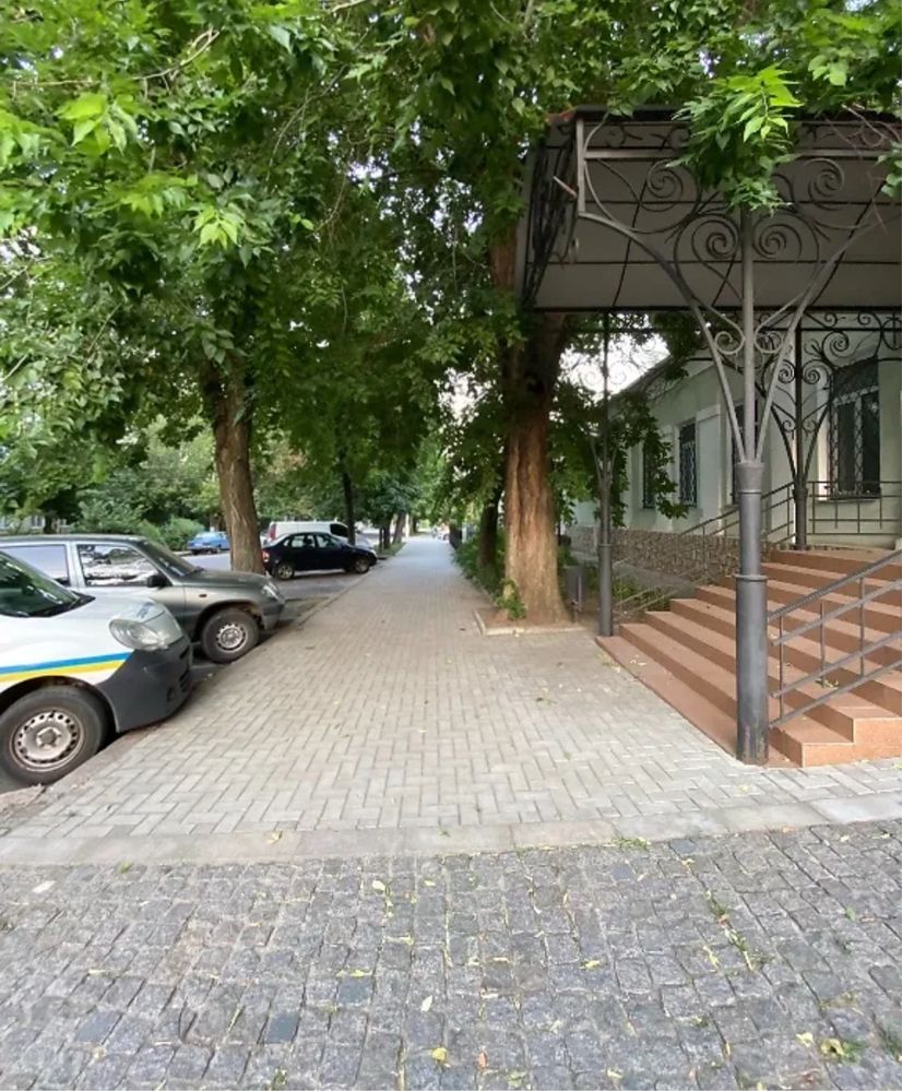 Продаж 2 кімнатної квартири в центрі міста+гараж,вул.Спаська