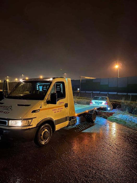 pomoc drogowa auto laweta transport maszyn holowanie 24/7 s17 s2 50 a2