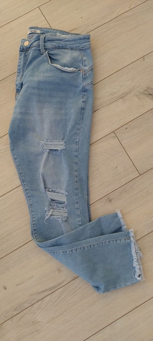 Spodnie jeansy z dziurami push up