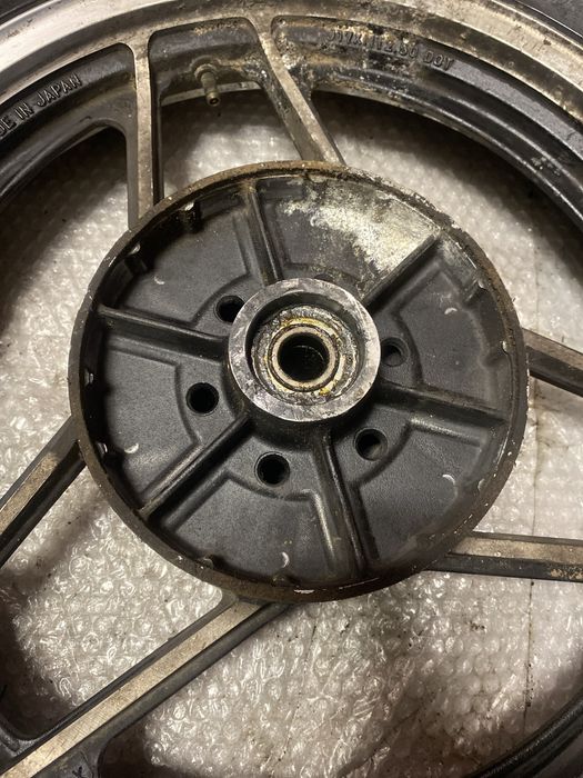 Suzuki GSX 1100 E tylne koło felga opona C365