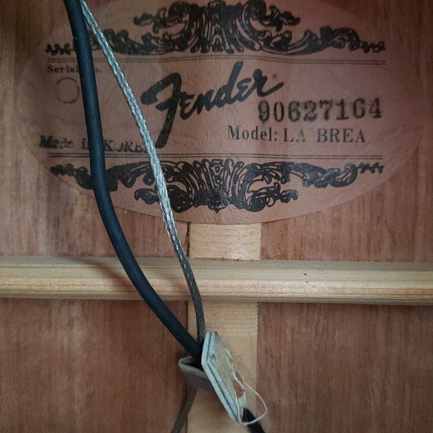 Guitarra Fender Modelo La Brea com capa