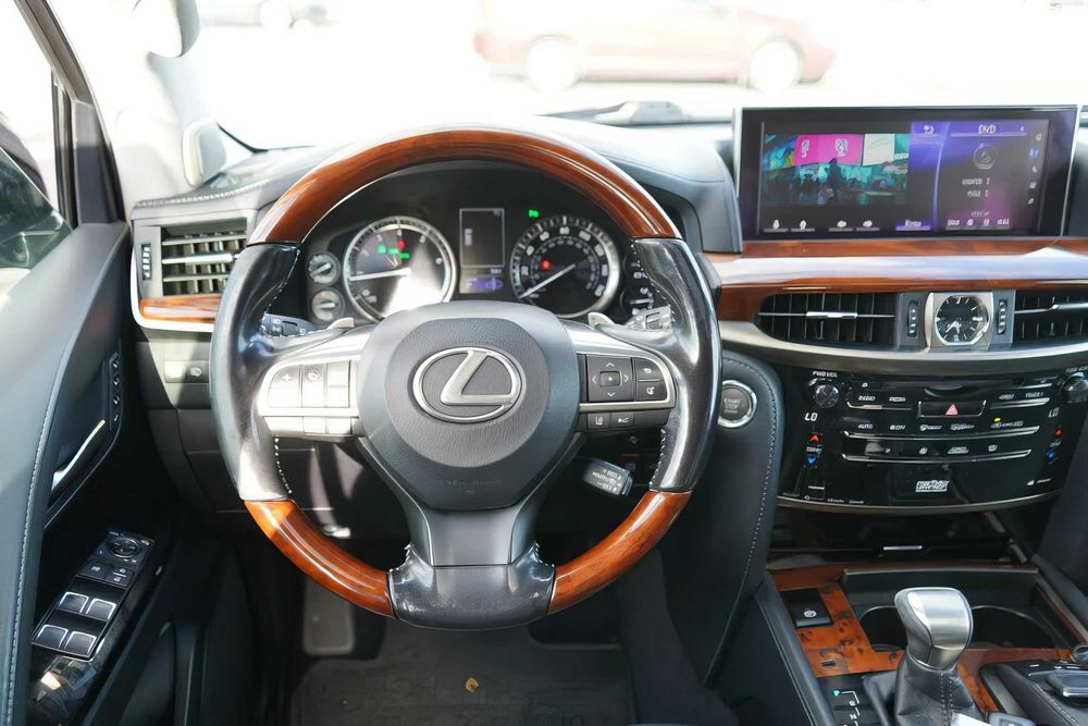 Lexus LX 570      2016