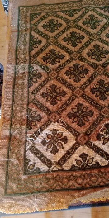 Tapete estilo arraiolos por terminar (Portes incluídos)