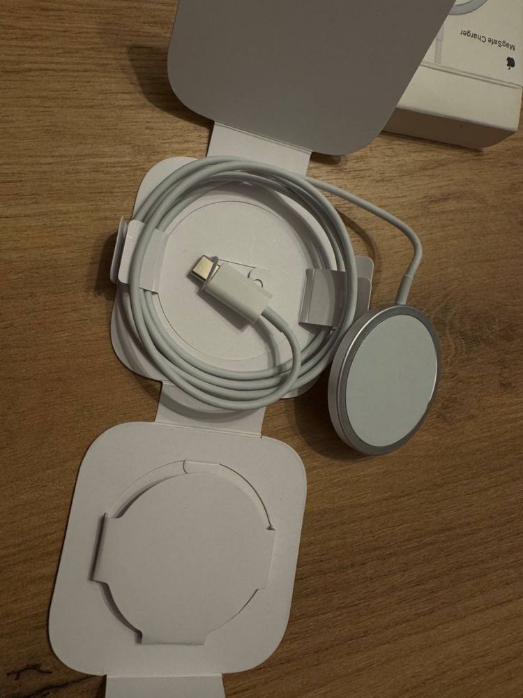 Magsafe charger Бездротовий зарядний пристрій