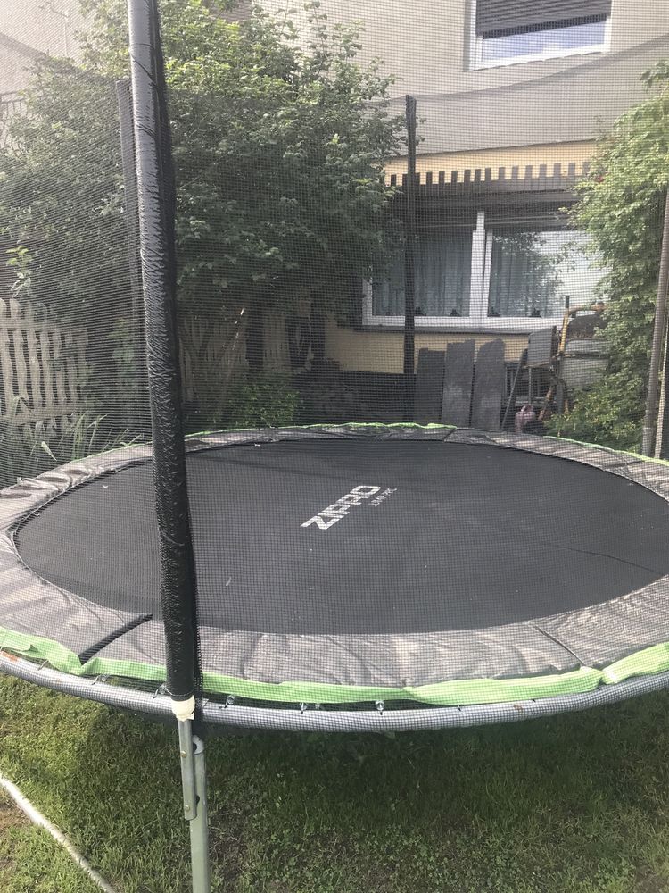 Duza trampolina jak nowa