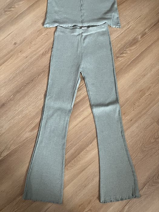 Komplet z szerokimi nogawkami