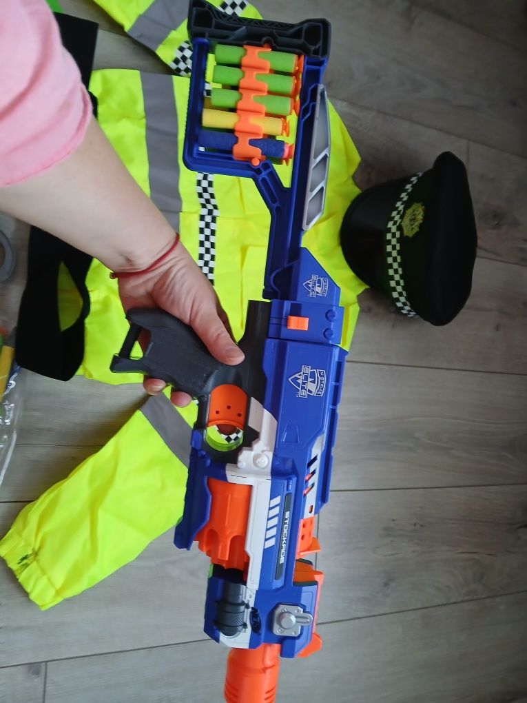 Костюм поліцейського з наручниками та Nerf