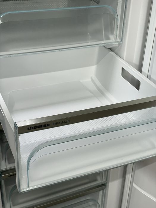 ТОПОВА Морозильна камера Lienherr GNP 3255 Білого кольору ЯК НОВА