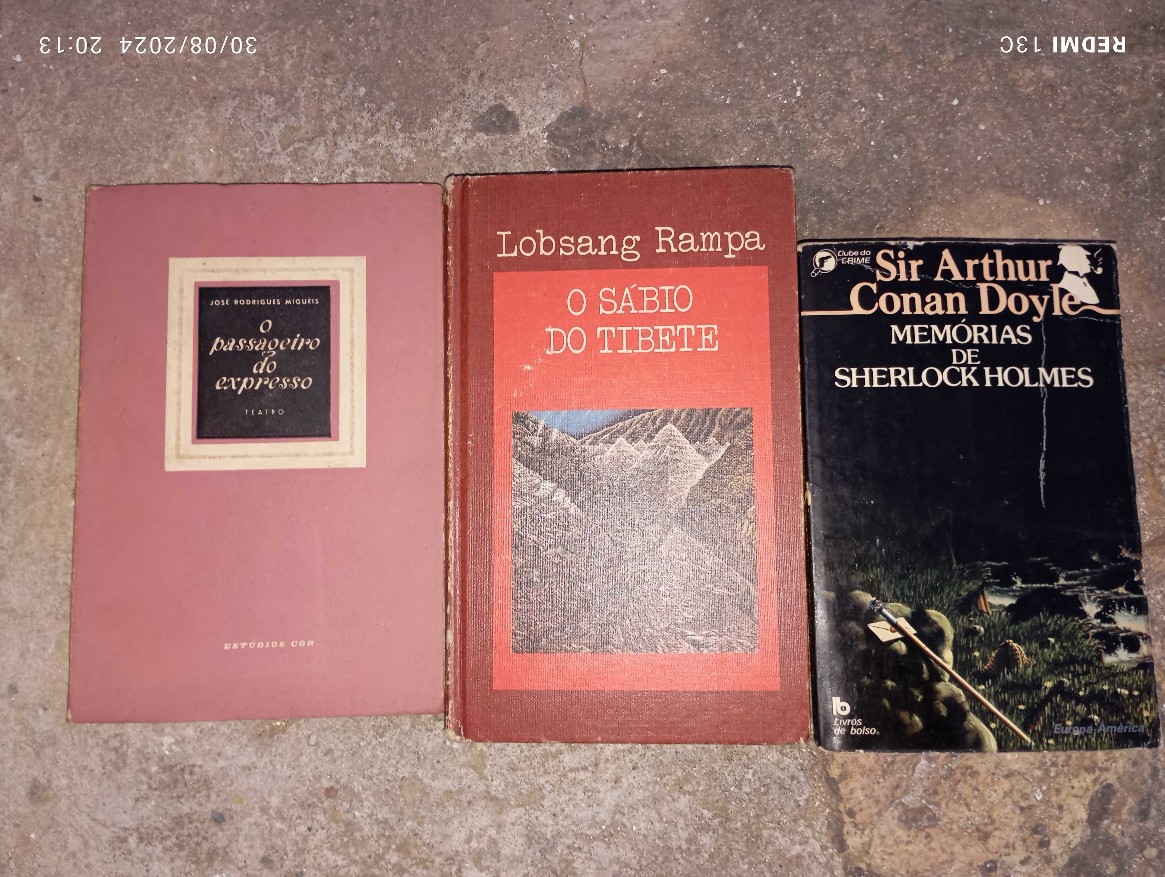 Vários livros antigos