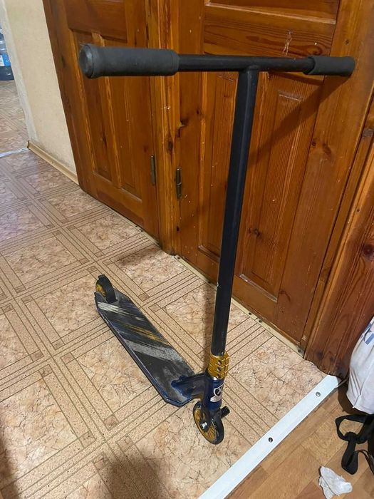 Продам недорого самокат трюковий Explore