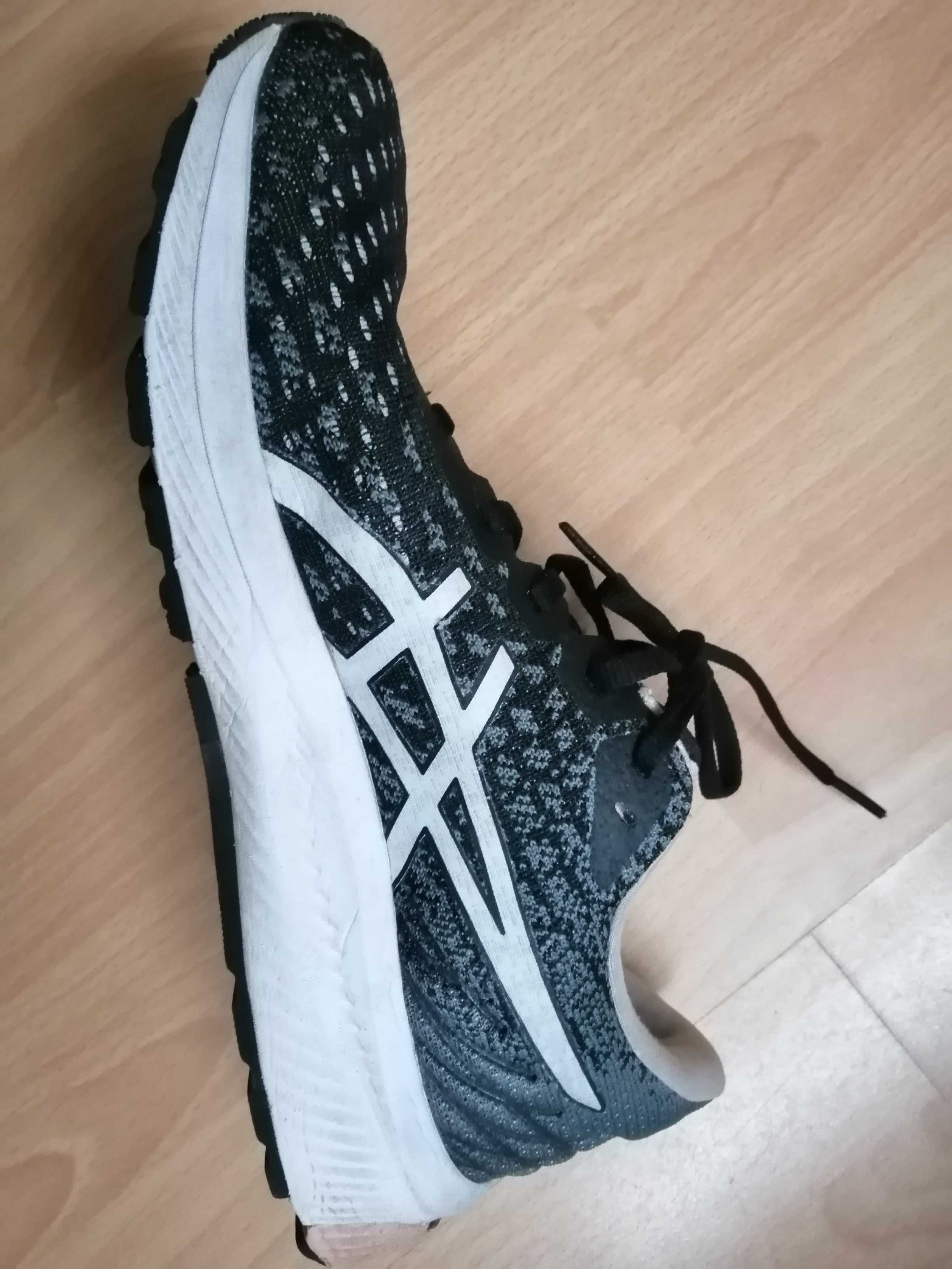 Buty do biegania Asics Cumulus 22 r. 41,5