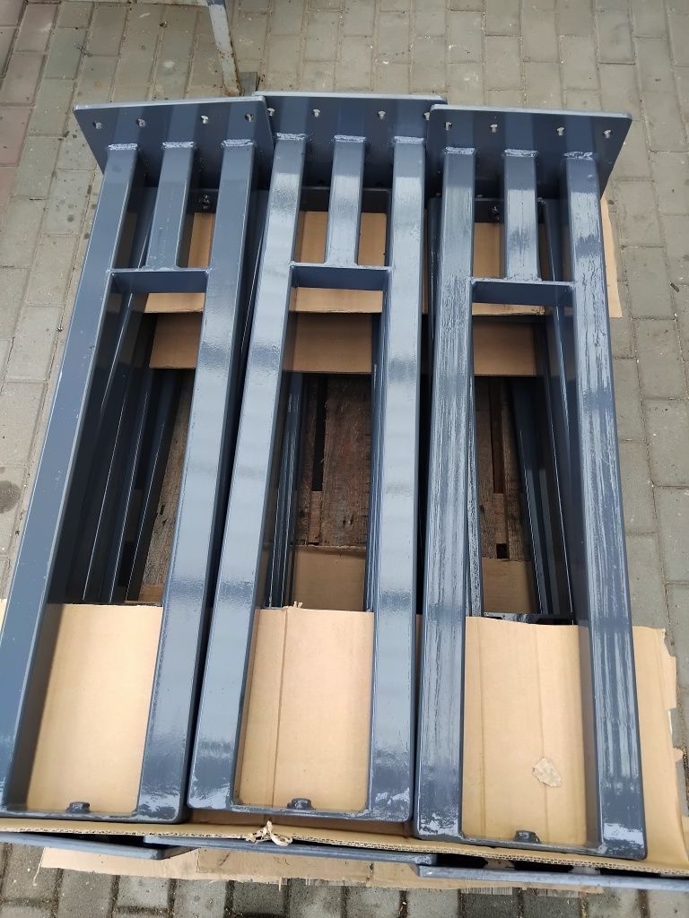 Schody półkowe metalowe wspornikowe wiszące NA WYMIAR