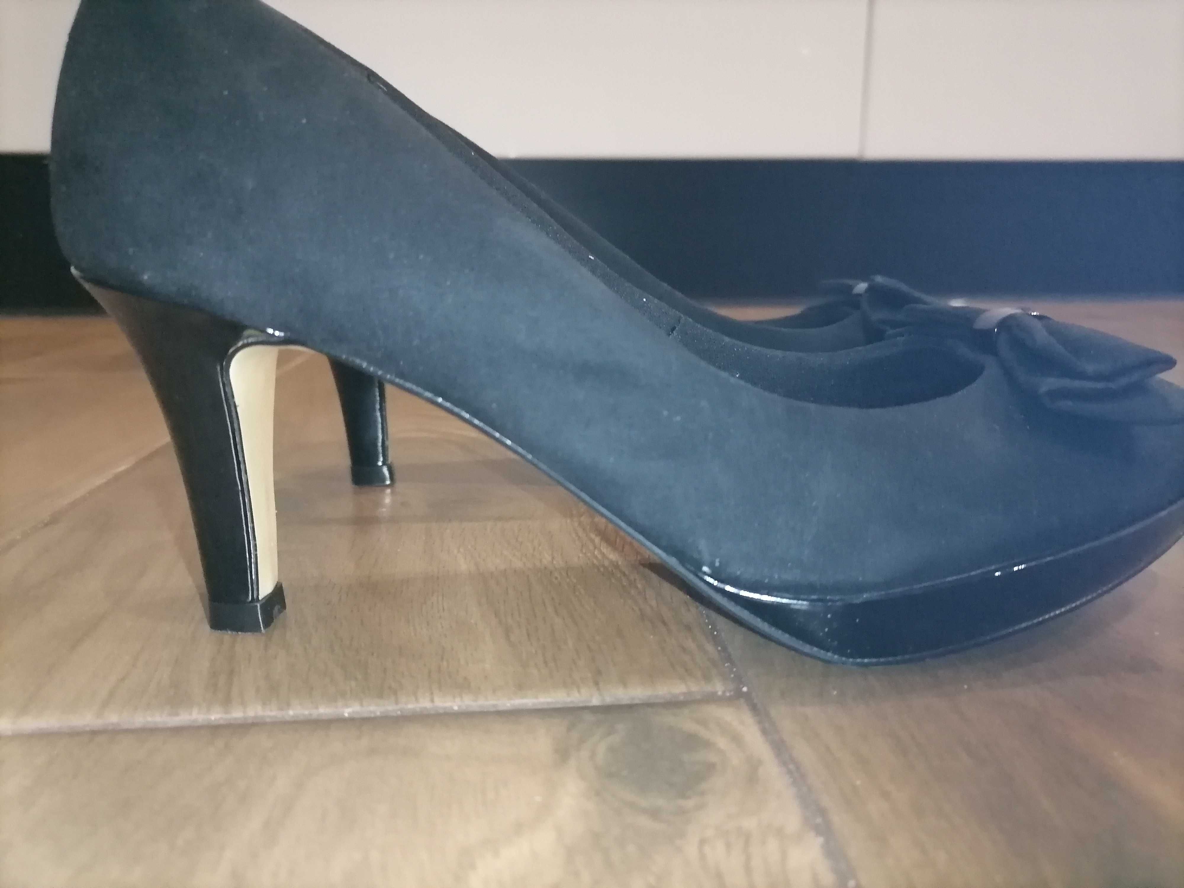 Buty czarne z kokardką M&S
