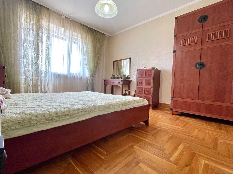 Продаж 2поверхового будинку з гаражем і ділянкою 11соток.