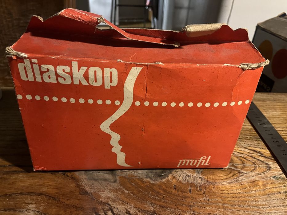 Diaskop/rzutnik Jota Predom Prexer PRL+ pudełko od rzutnika profil