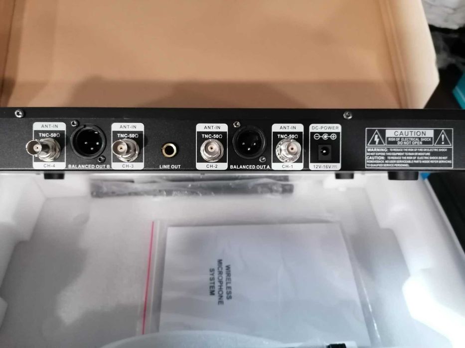 Zestaw mikrofonów bezprzewodowych AXT 118D "shure"