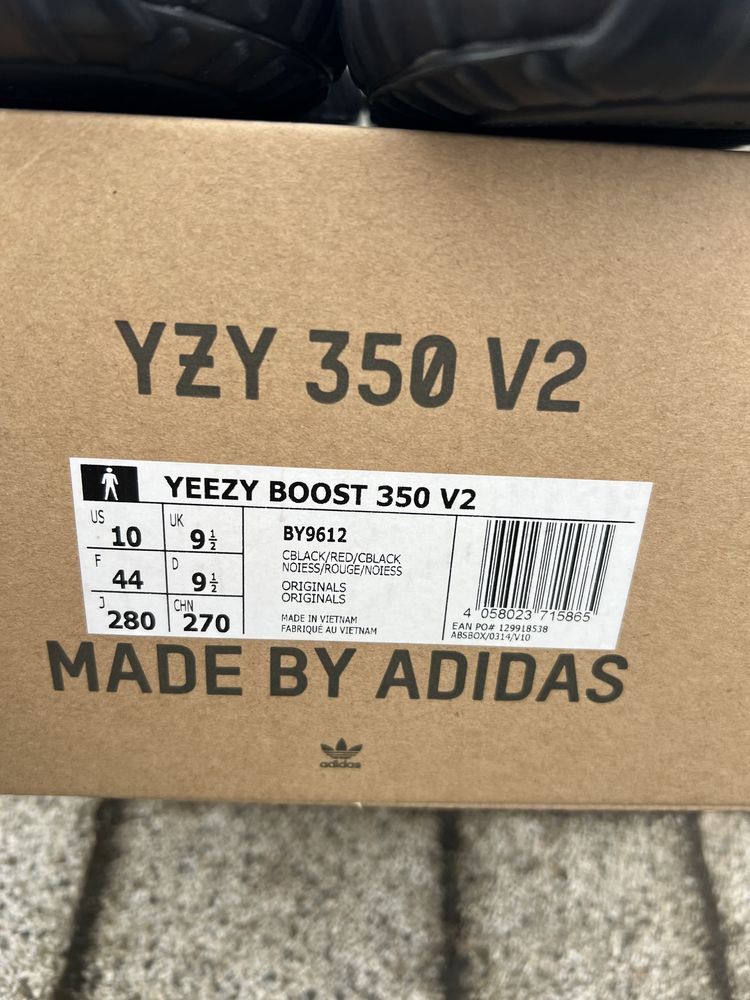 Adidas Yeezy Boost 350 V2 Core Black Red Stripe sneakersy czarne 44
