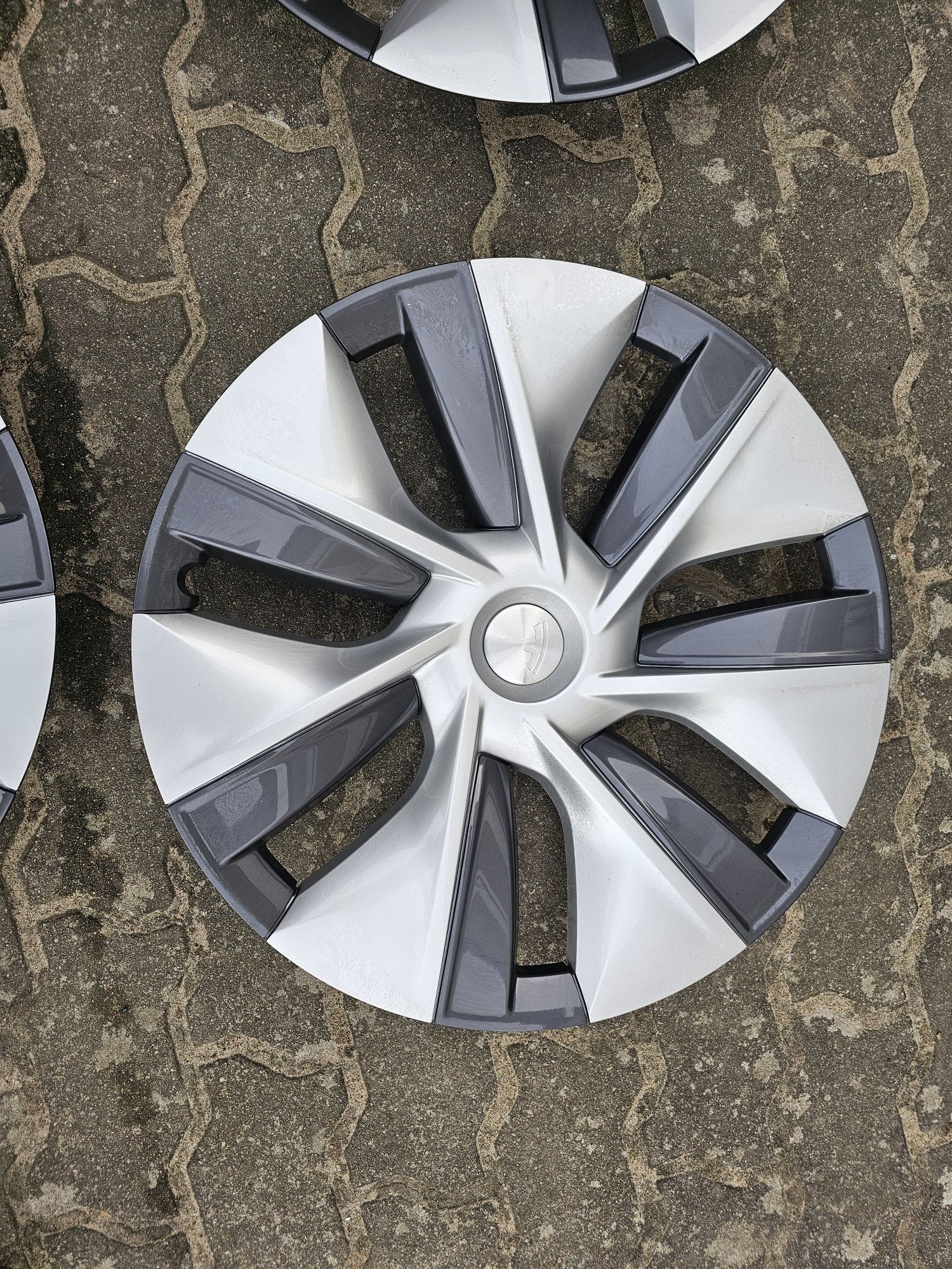 Do Tesli Y 19" nowe